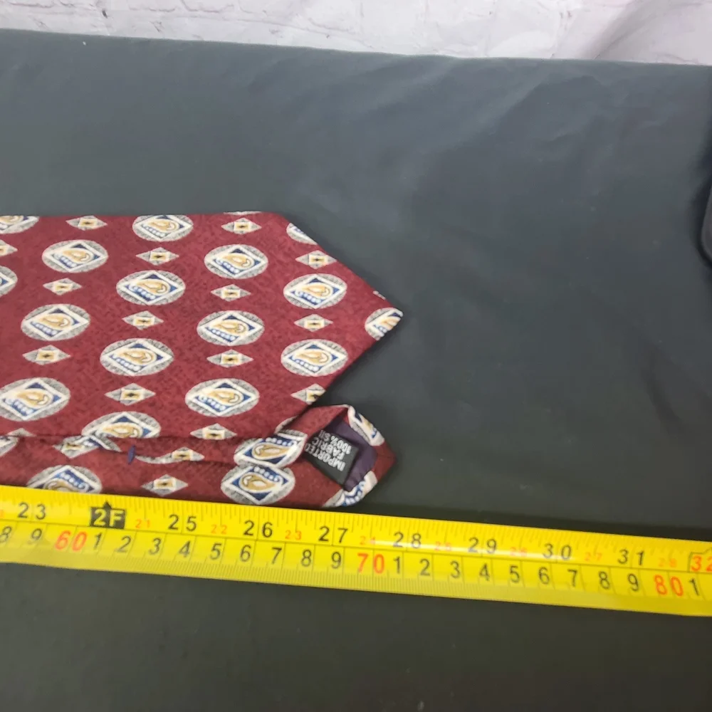 Geoffrey Beene Classic New York  Tie.